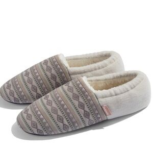 Women’s Equinox Laidback Slipper Winterberry NWT Size 8-9‎